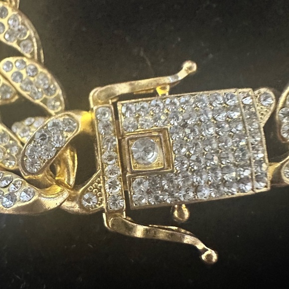 Men’s Cuban Linked Bracelet - Picture 3 of 5